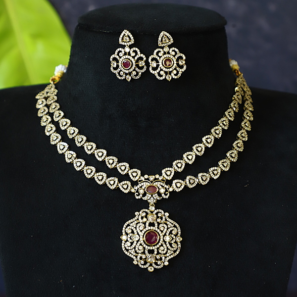 LOVELY VICTORYA NECKPIECE