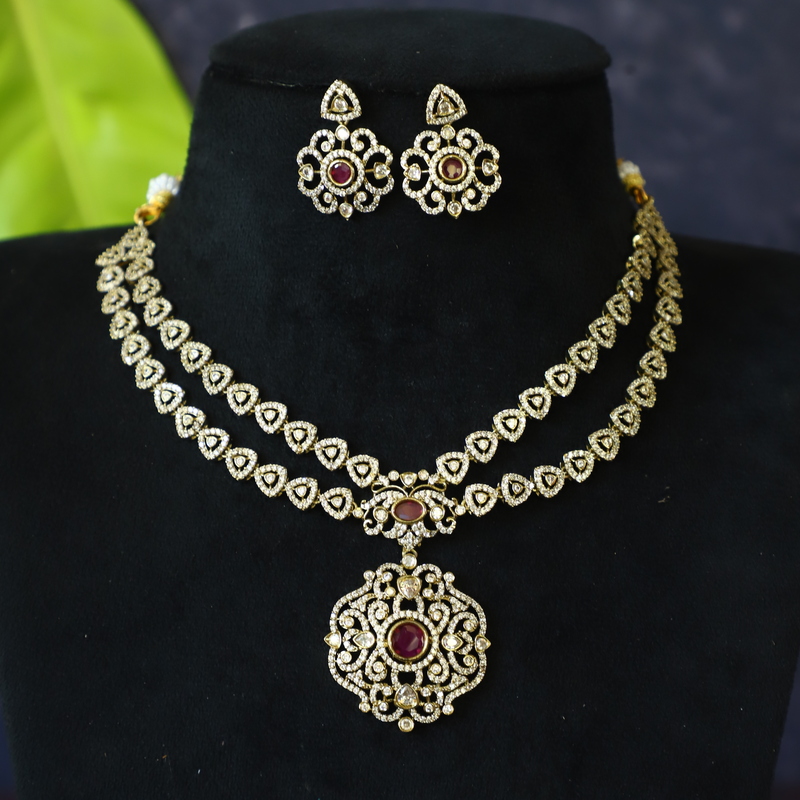 LOVELY VICTORYA NECKPIECE