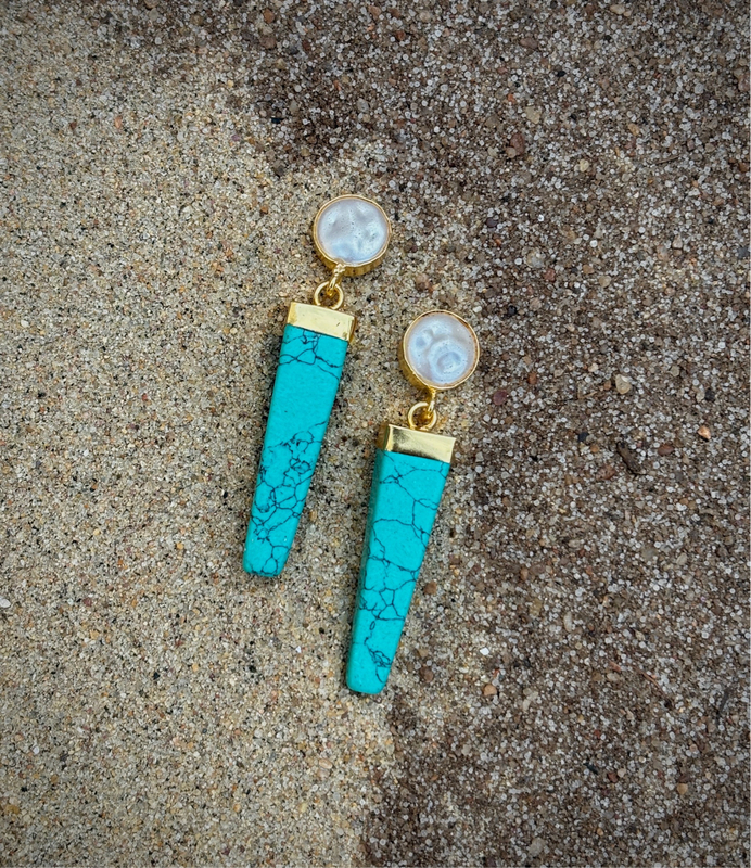 Invert Pyramid With S Pearl Studs