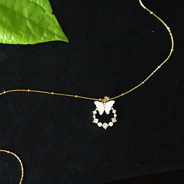 Ad stone and pearl with butterfly rose gold chain