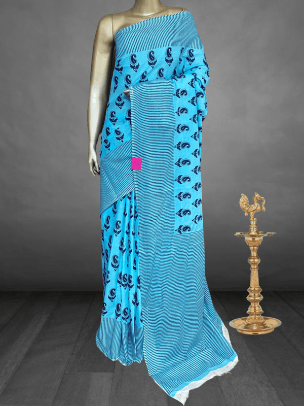 Charmi โ The Mul Cotton Saree in Patli Pallu 19079