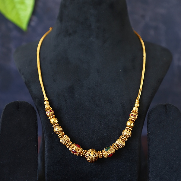 Attractive design with stone neckpiece