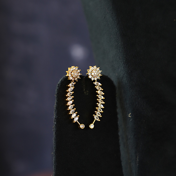 Trendy AD Stone Ear Cuff