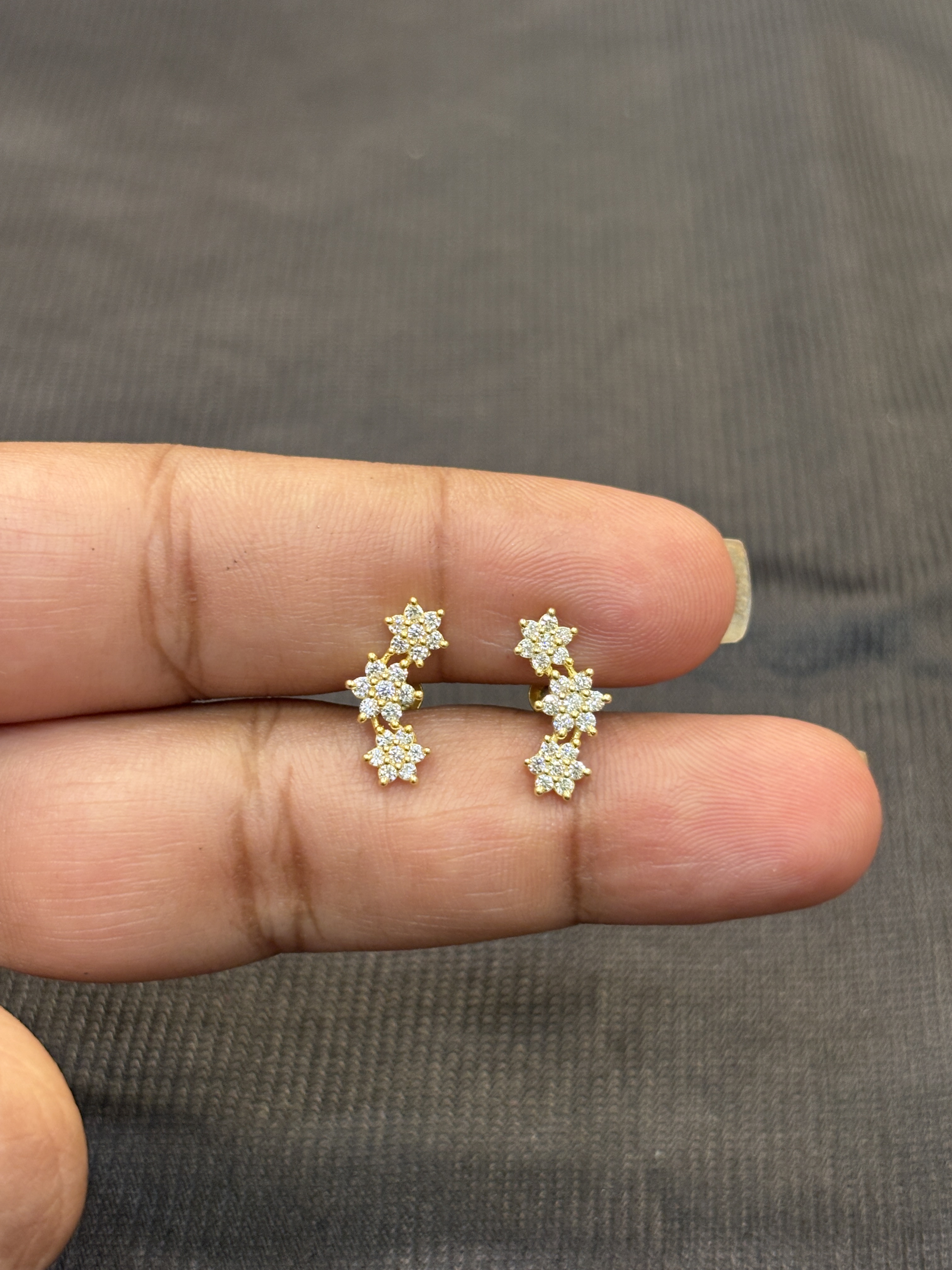 Silver triflower second stud with gold finish