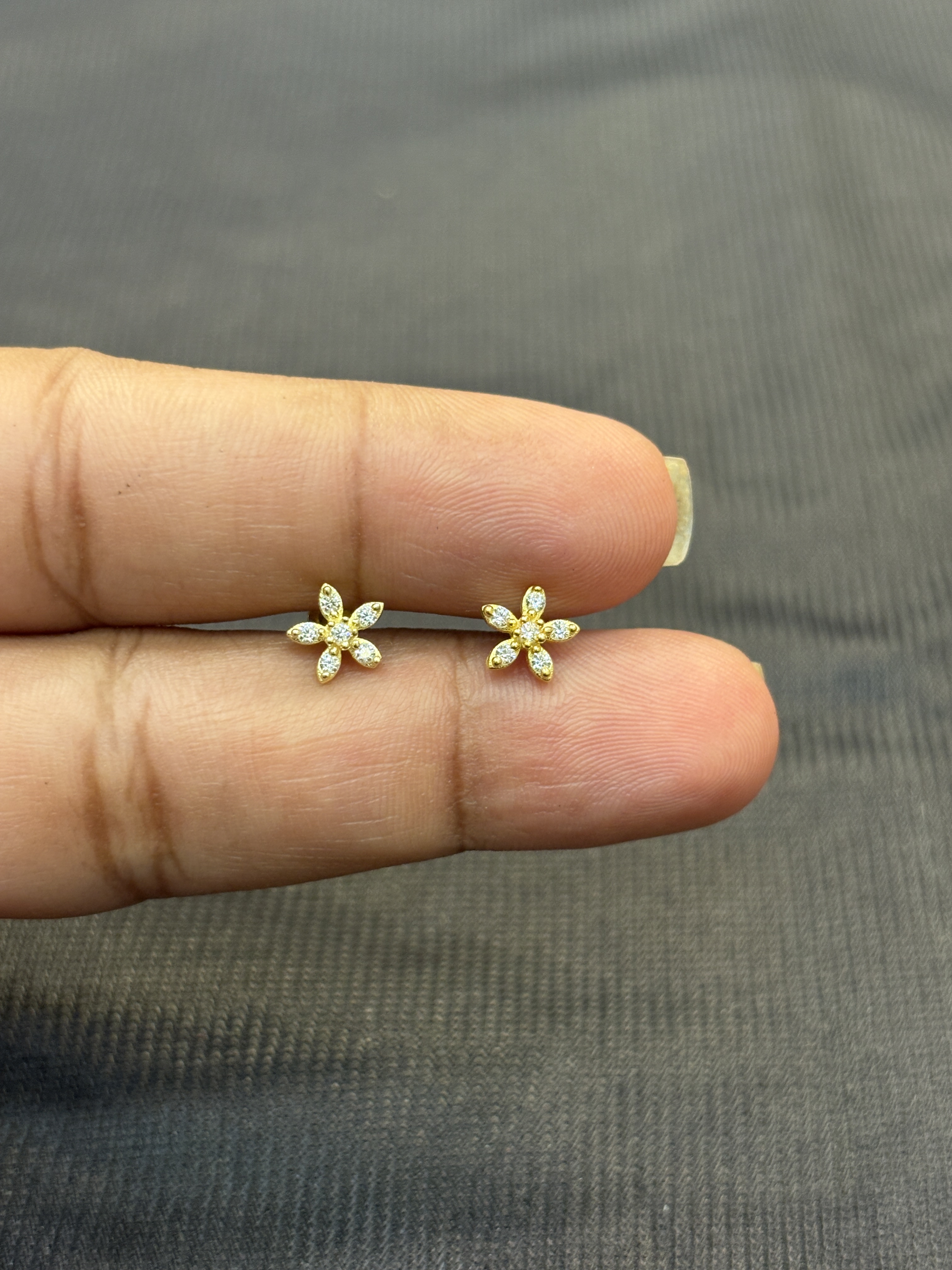 Silver stone flower with gold finish