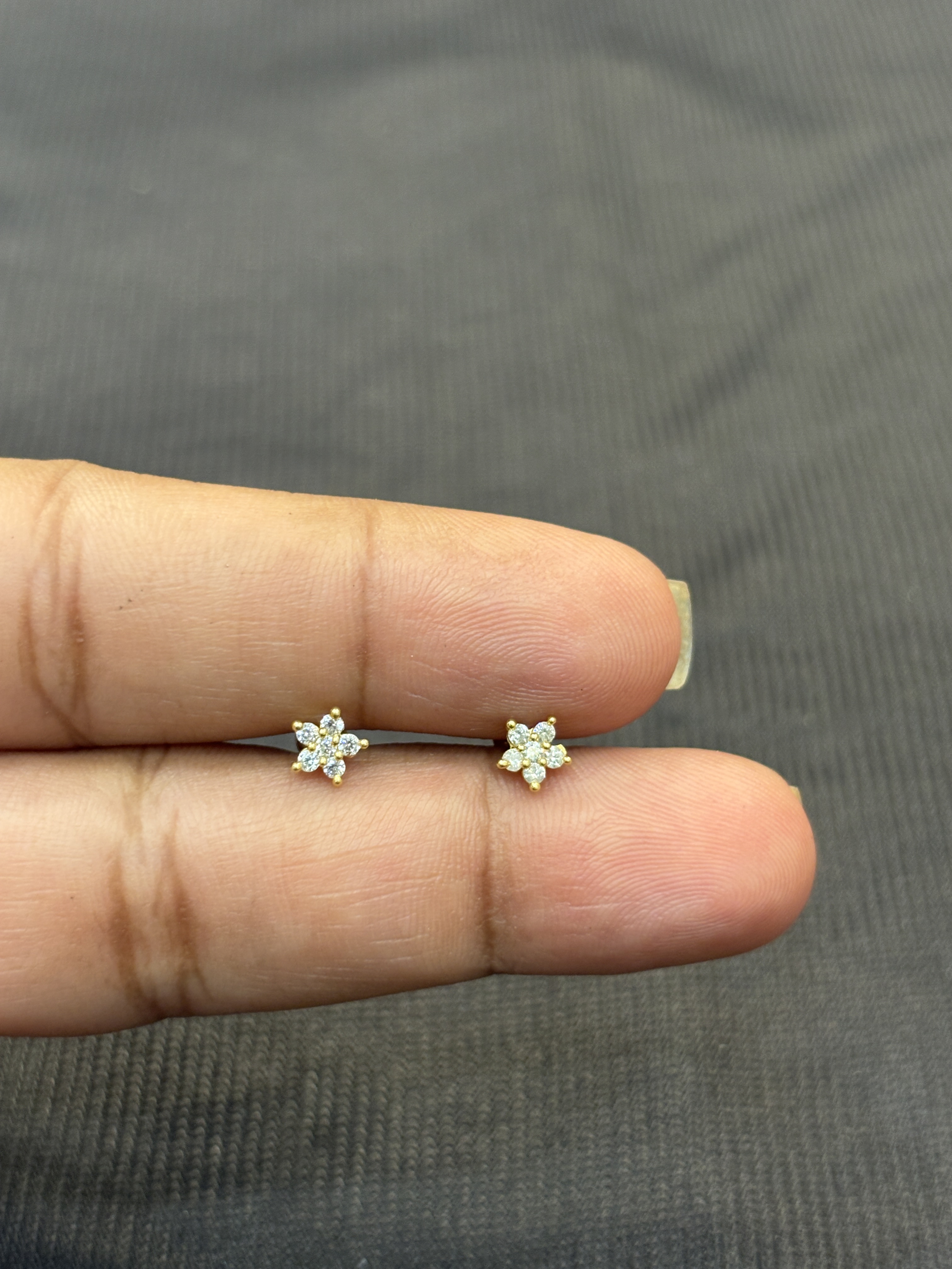 Silver six stone second stud with gold finish