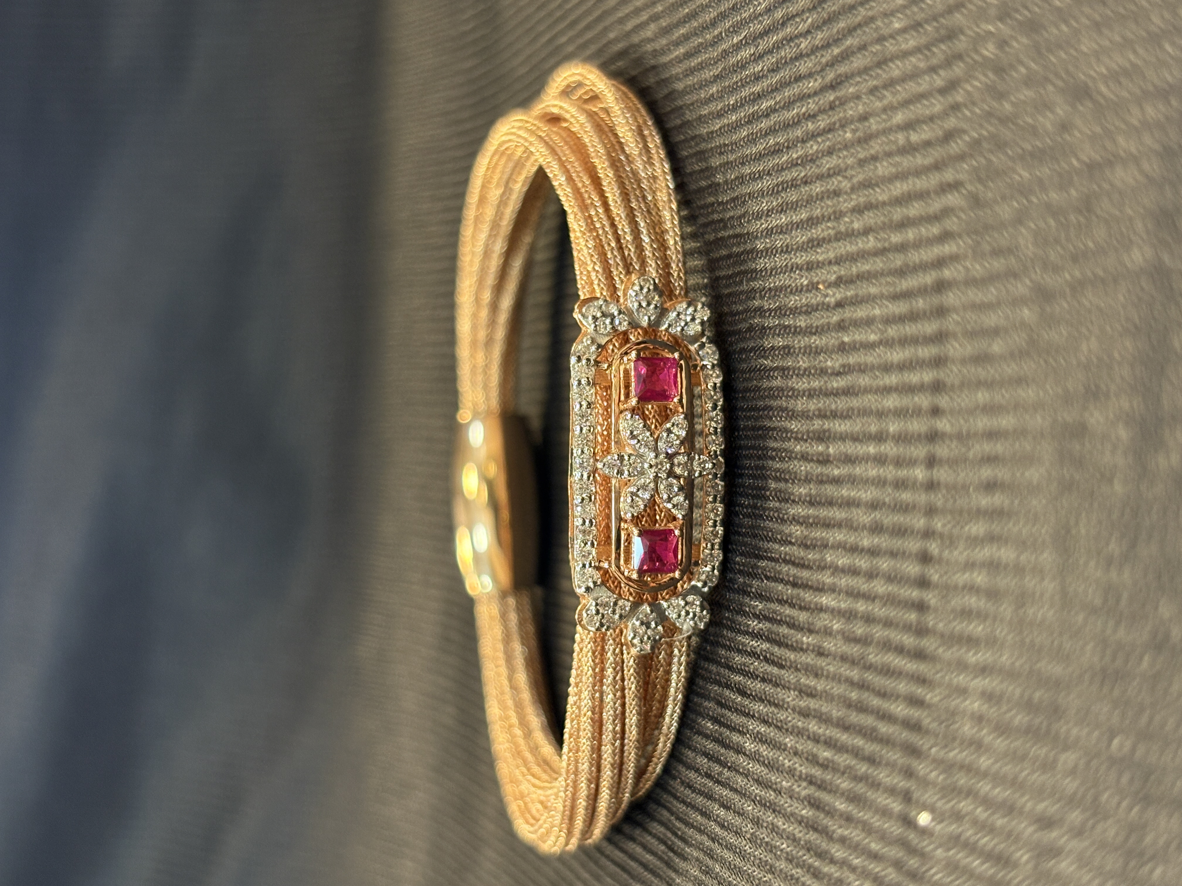 Silver olivia magnetic rope with rosegold finish