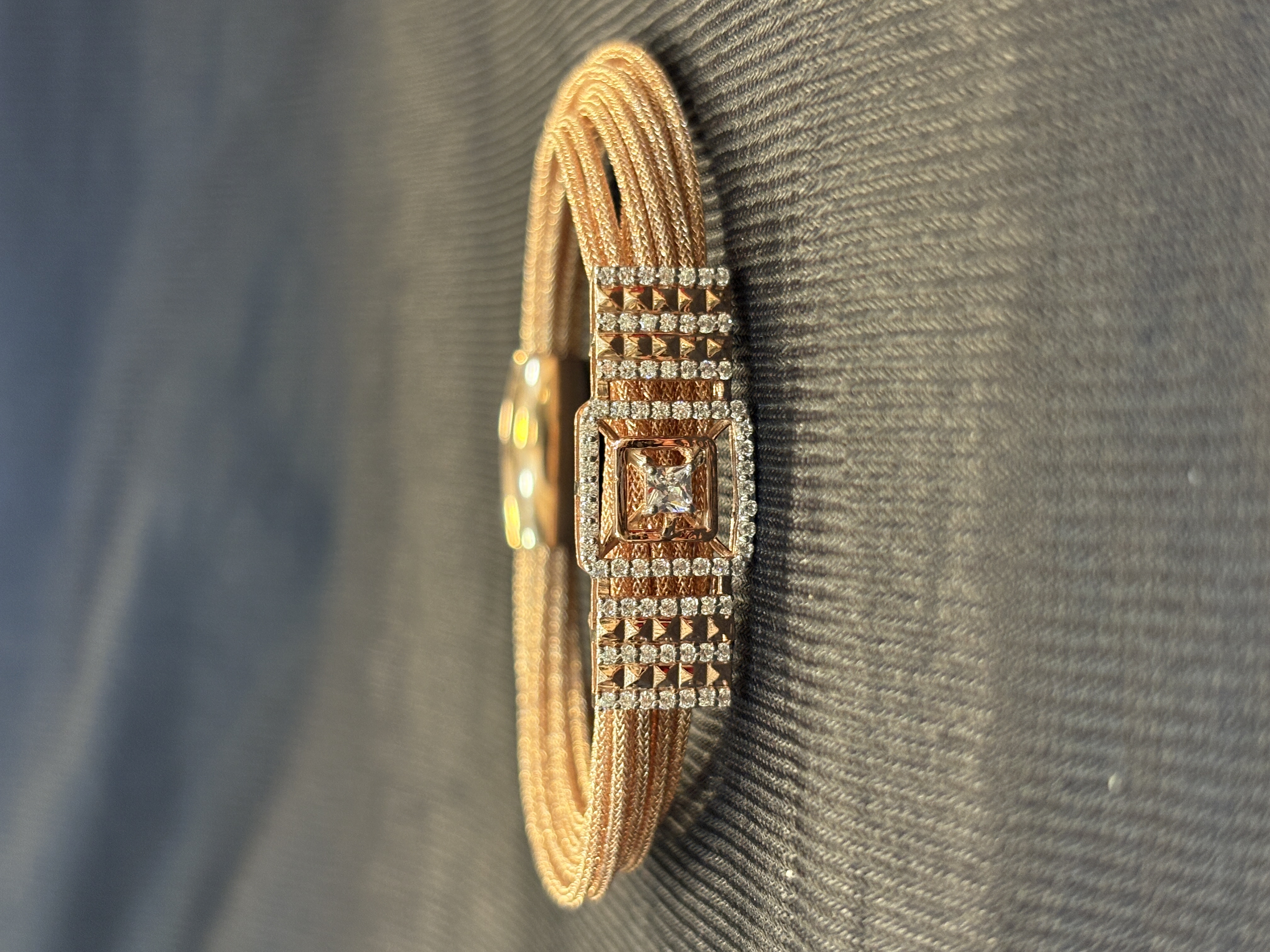 Silver mia magnetic rope with rosegold finish