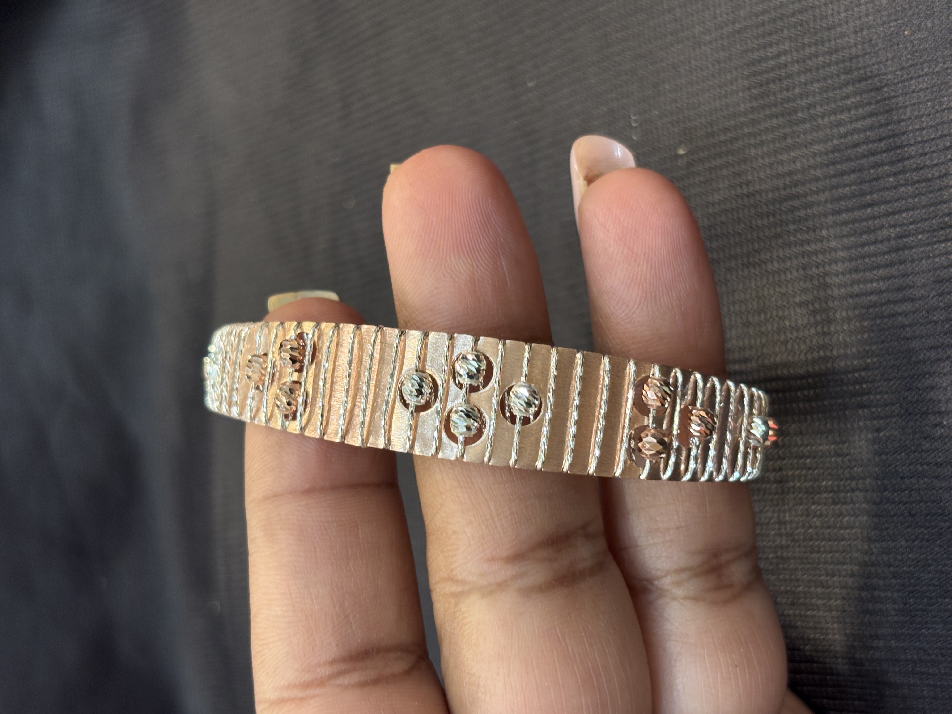 Silver menaka 1 handcuff with rosegold finish