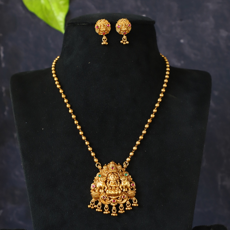 Invisible chain with peacock pendent