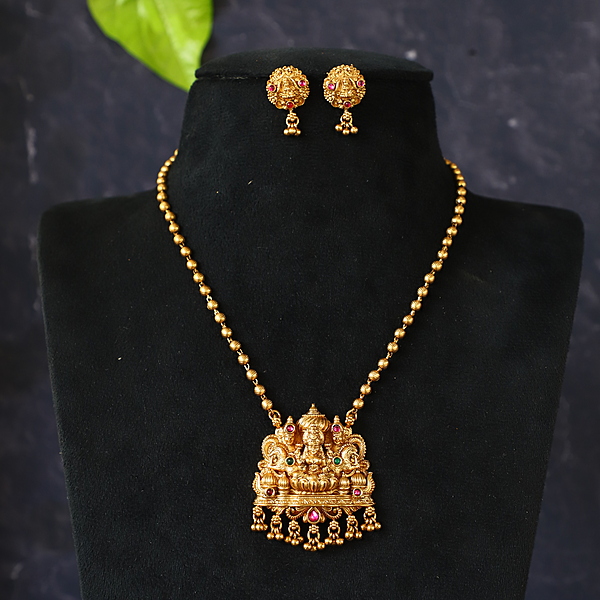 Half leaf design necklace