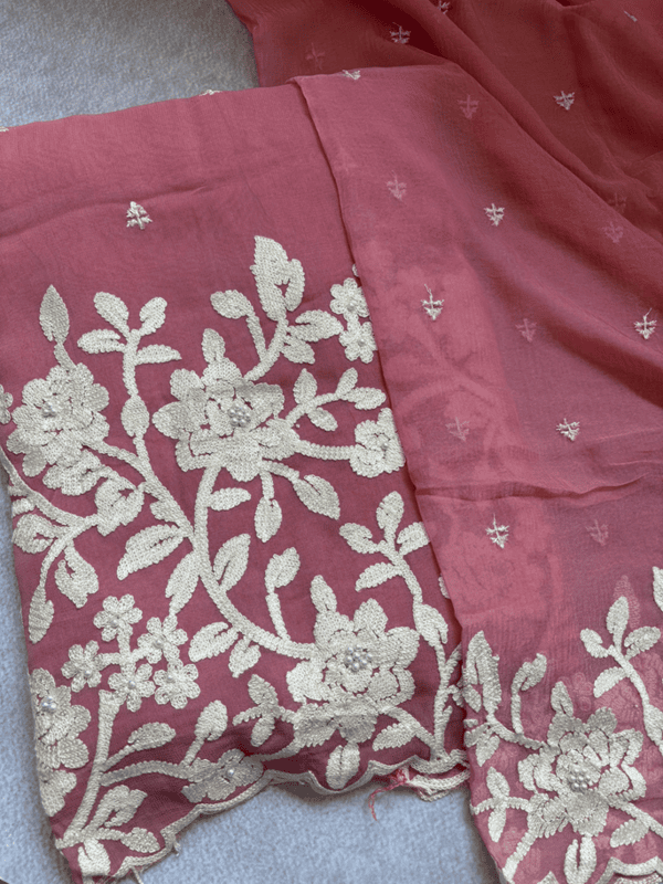 A37 - Crap White Thread Flower