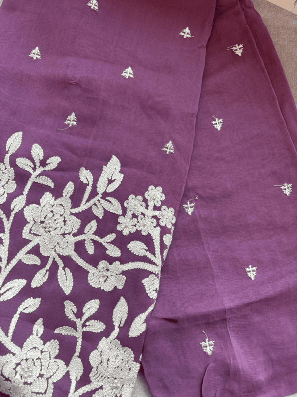 A37 - Crap White Thread Flower