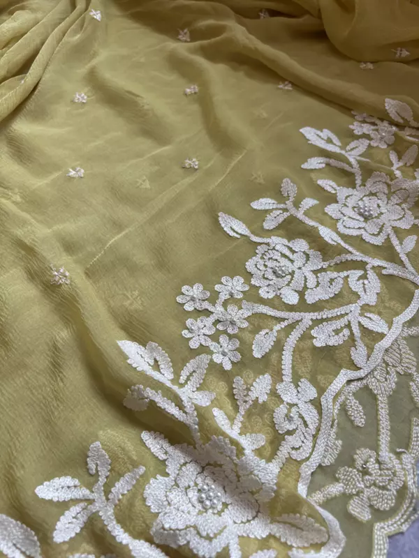 A37 - Crap White Thread Flower