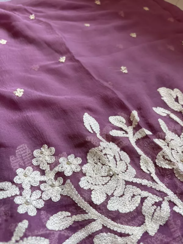 A37 - Crap White Thread Flower