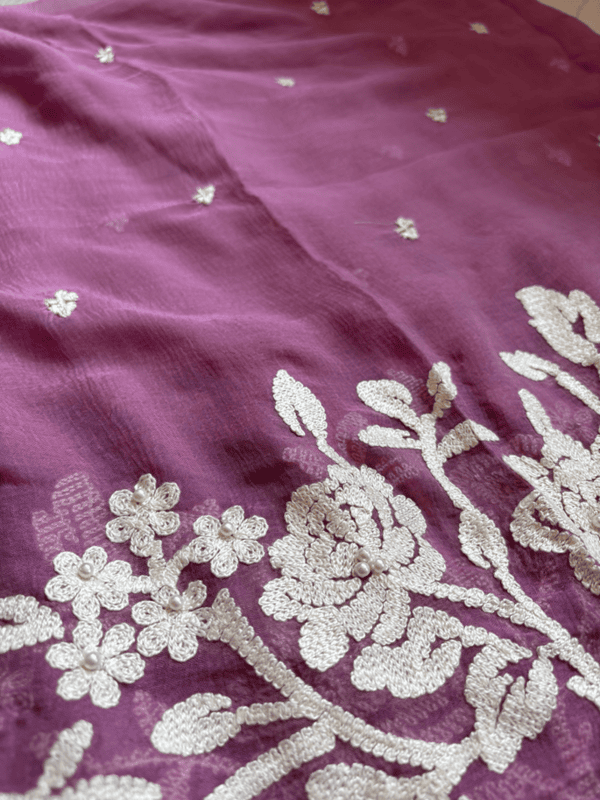 A37 - Crap White Thread Flower