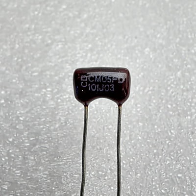 CDE - Silver Mica Capacitors 100pF 500V 5% Radial-Leaded - CM05FD101J03