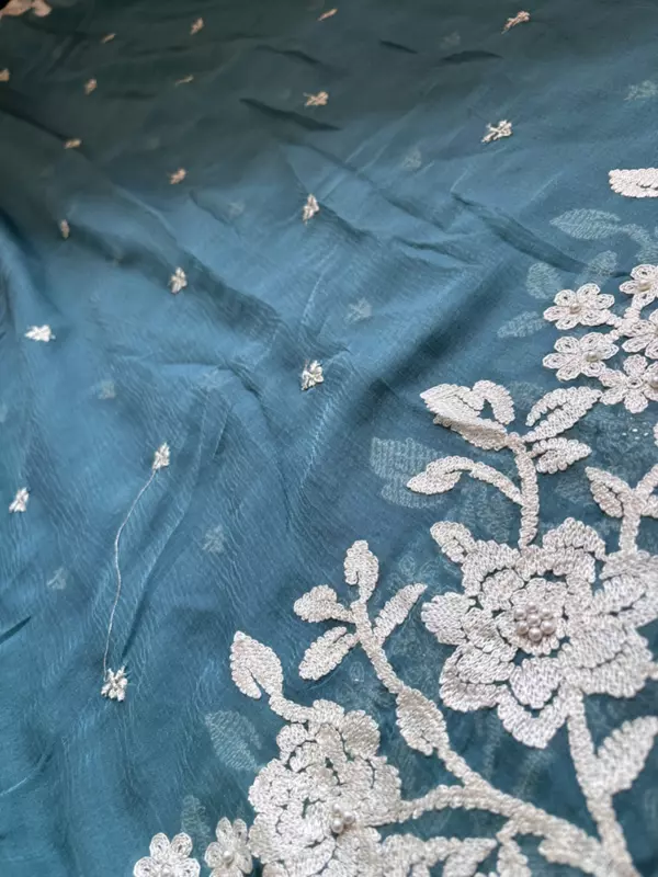 A37 - Crap White Thread Flower