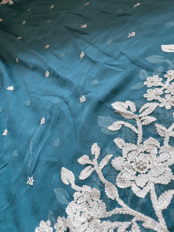 A37 - Crap White Thread Flower