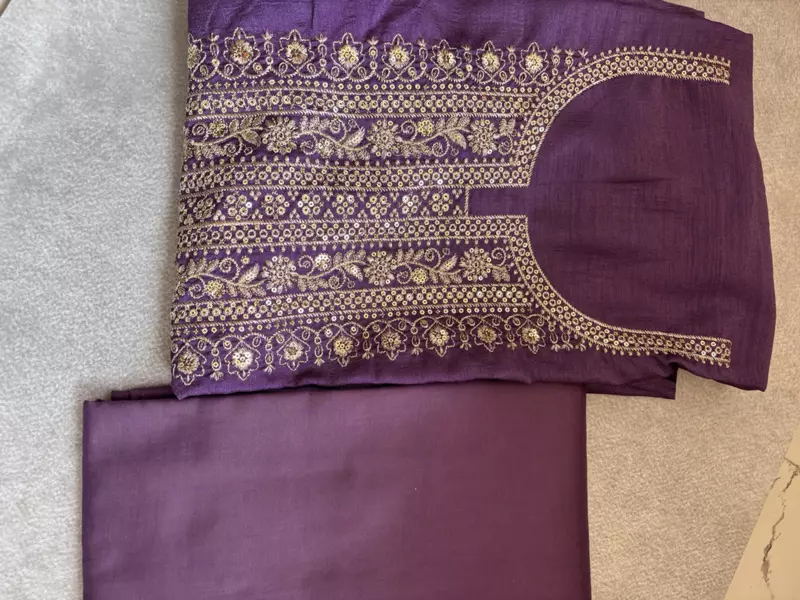 A47 - Neck Embroidery