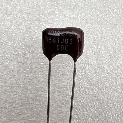 CDE - Silver Mica Capacitors 560pF 500V 5% Radial-Leaded - CM06FD561J03