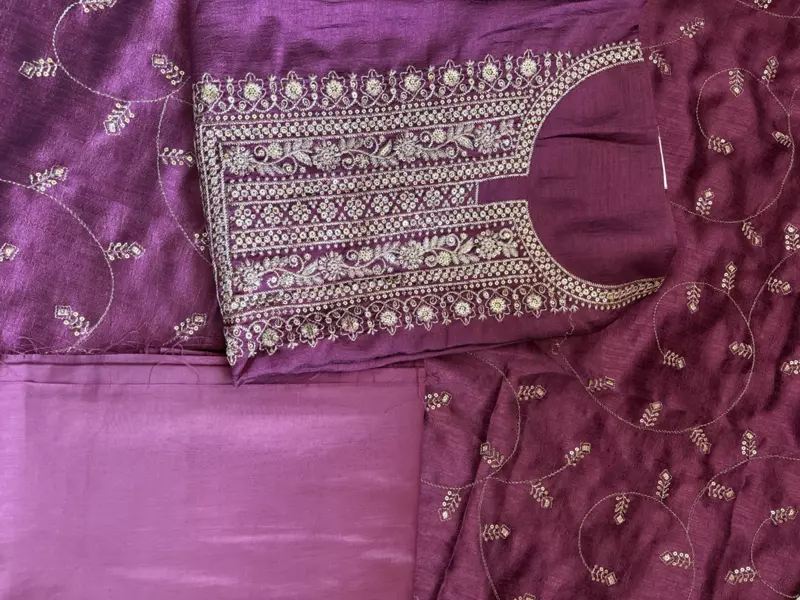 A47 - Neck Embroidery