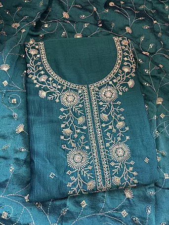 A47 - Neck Embroidery