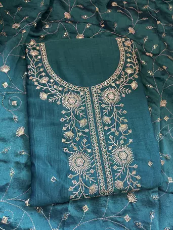 A47 - Neck Embroidery