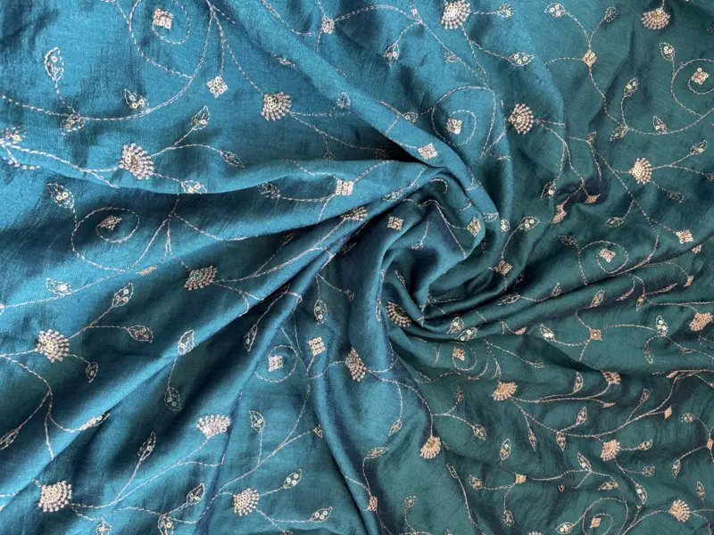 A47 - Neck Embroidery