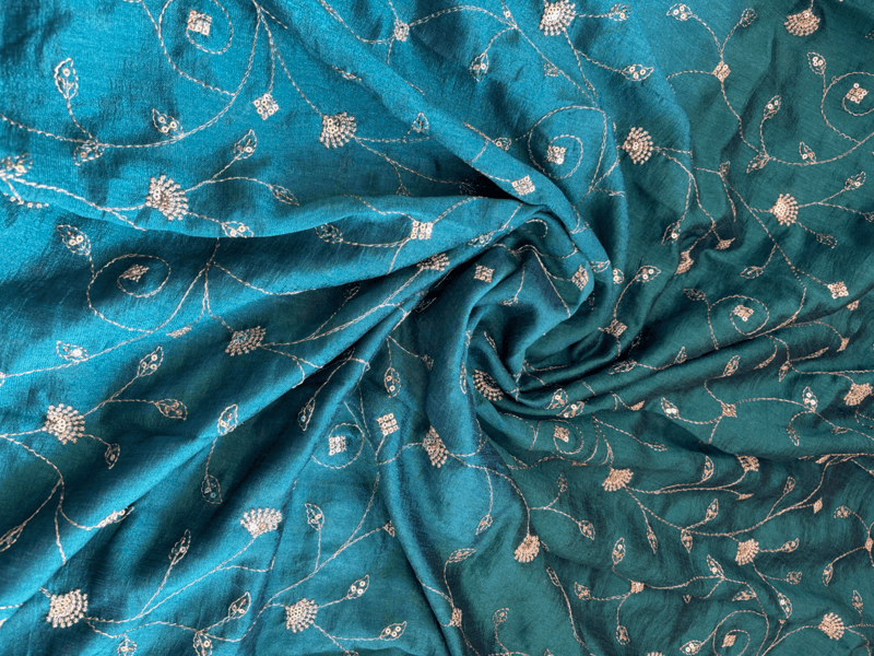 A47 - Neck Embroidery