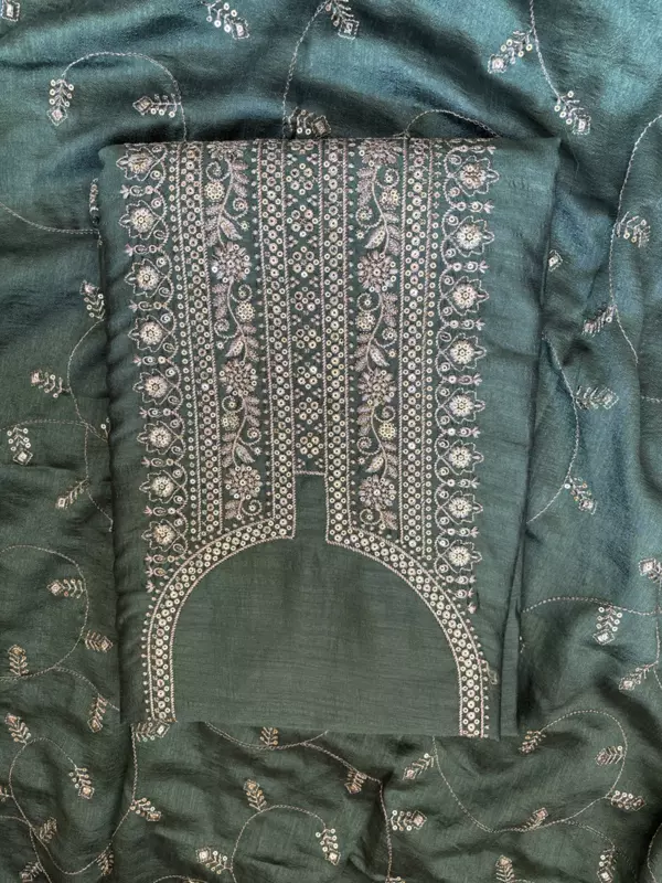 A47 - Neck Embroidery