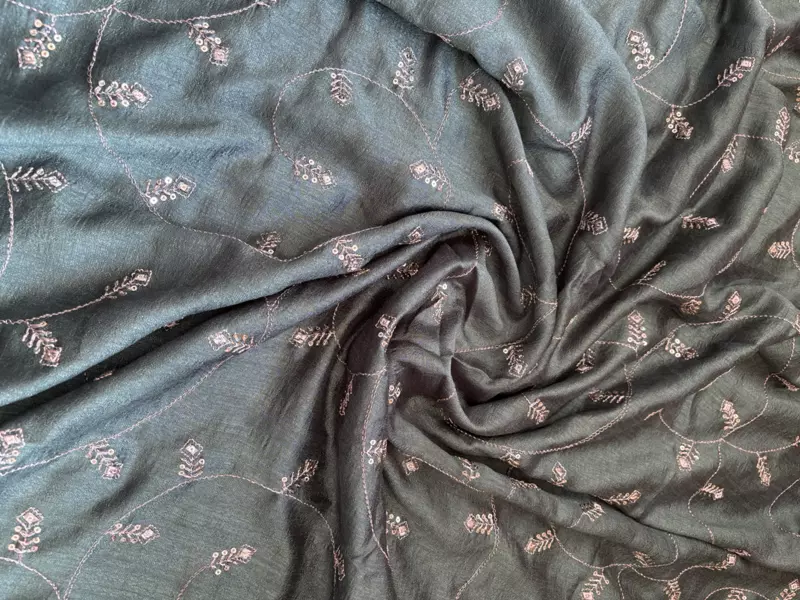 A47 - Neck Embroidery