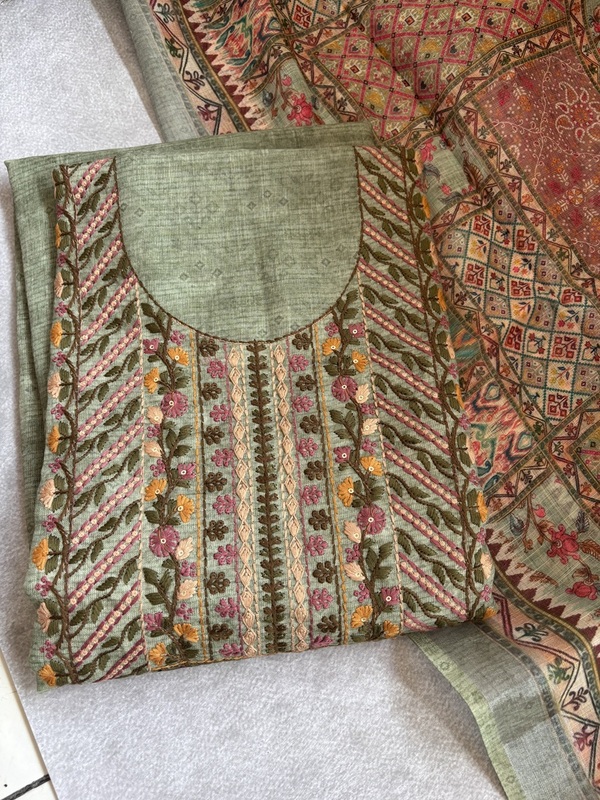 A45 - Flower Aariwork