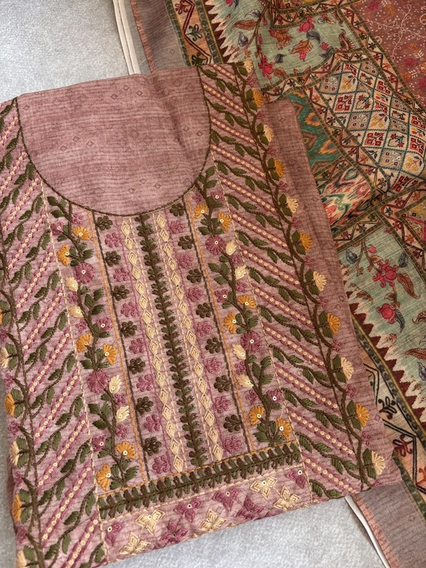 A45 - Flower Aariwork