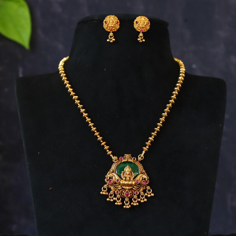 LONG HARAM ARE WHITE STONE DESIGN IN LAKSHMI DESIGN