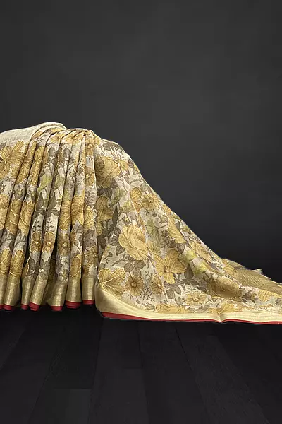 Madavi – The Linen Cotton Saree in Floral Kantha Work 18938