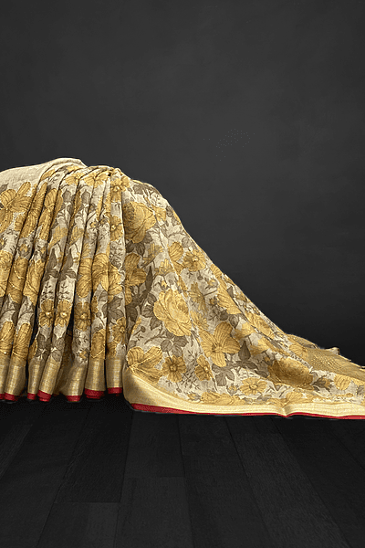 Madavi – The Linen Cotton Saree in Floral Kantha Work 18938