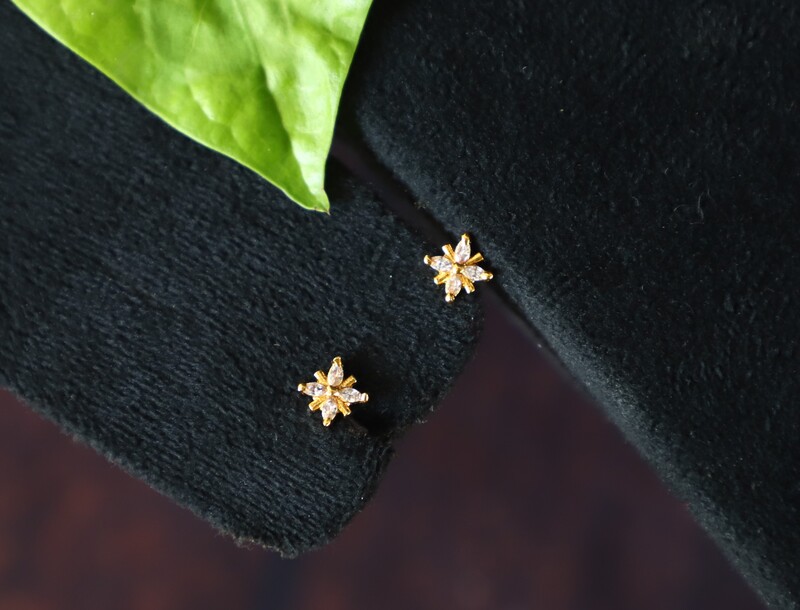 GLIMMER STUD