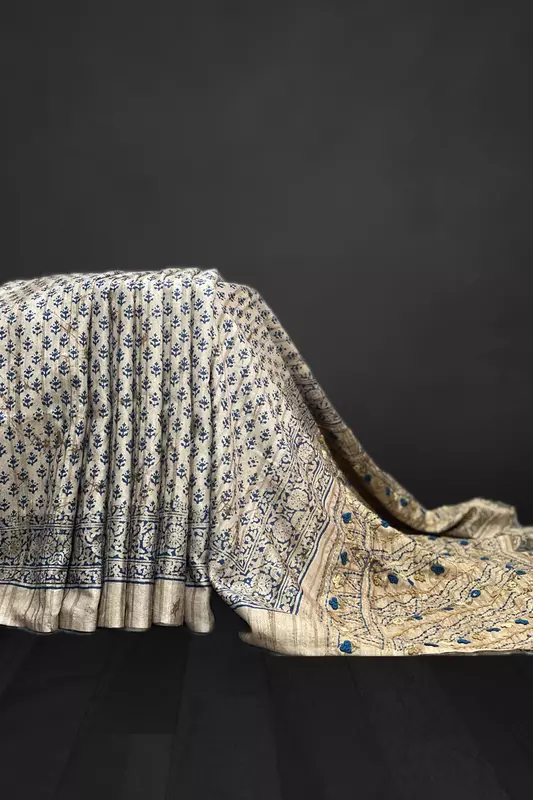 Saanvi - The Dupion Tussar Saree in Checked Body pattern 18083