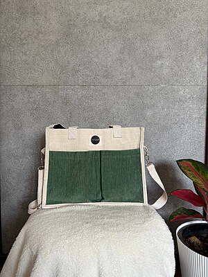 Multi pocket tote bag