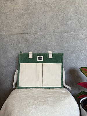 Multi pocket tote bag