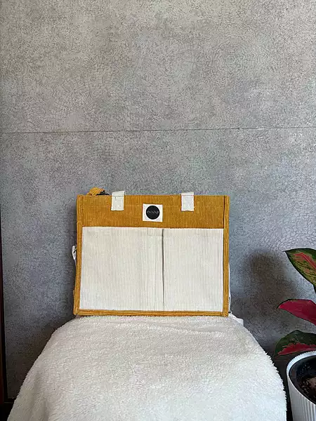 Multi pocket tote bag