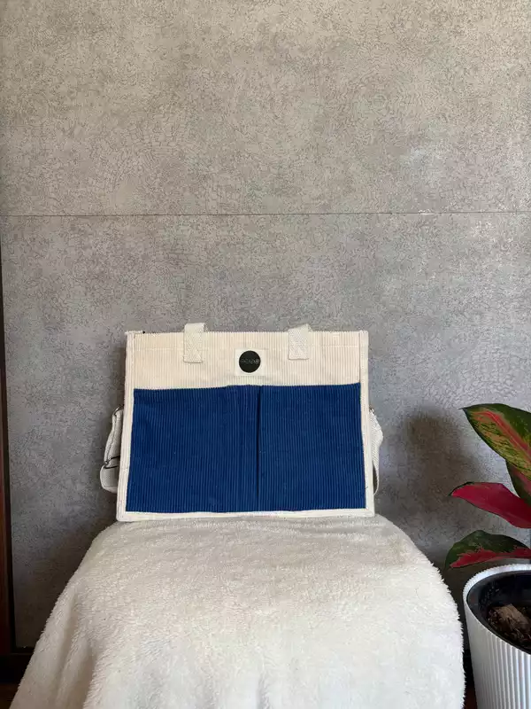 Multi pocket tote bag