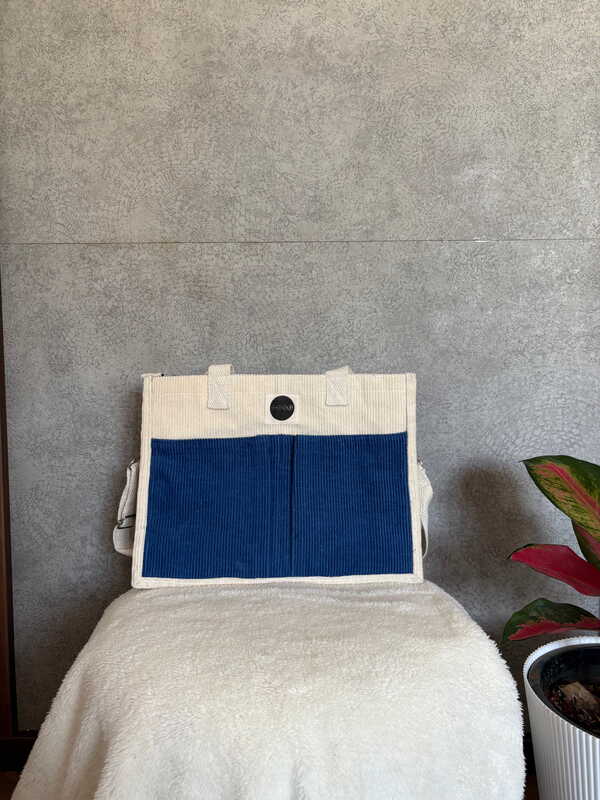 Multi pocket tote bag