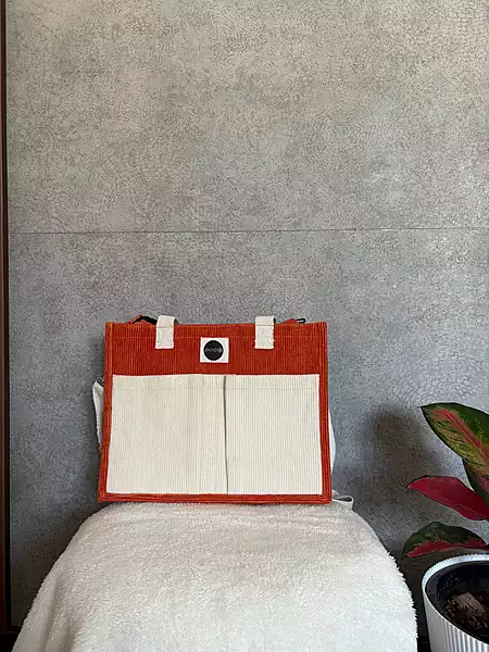 Multi pocket tote bag