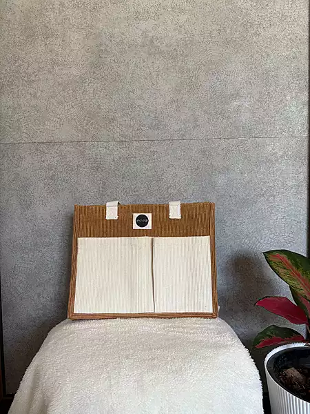 Multi pocket tote bag
