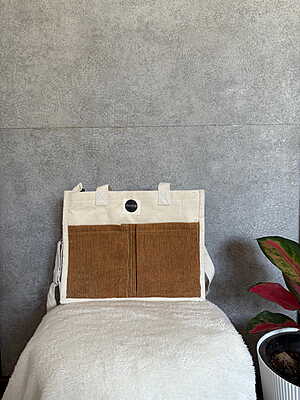 Multi pocket tote bag