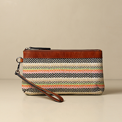WRISTLET CLUTCH TOSTADO