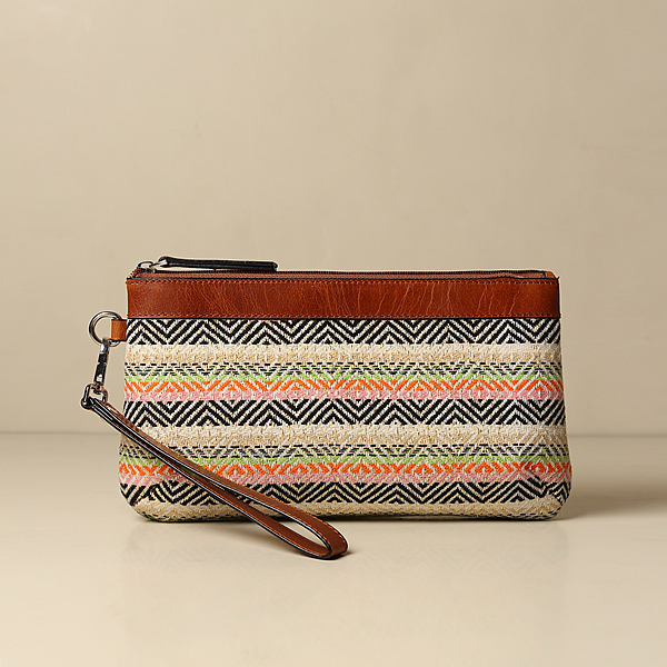 WRISTLET CLUTCH TOSTADO