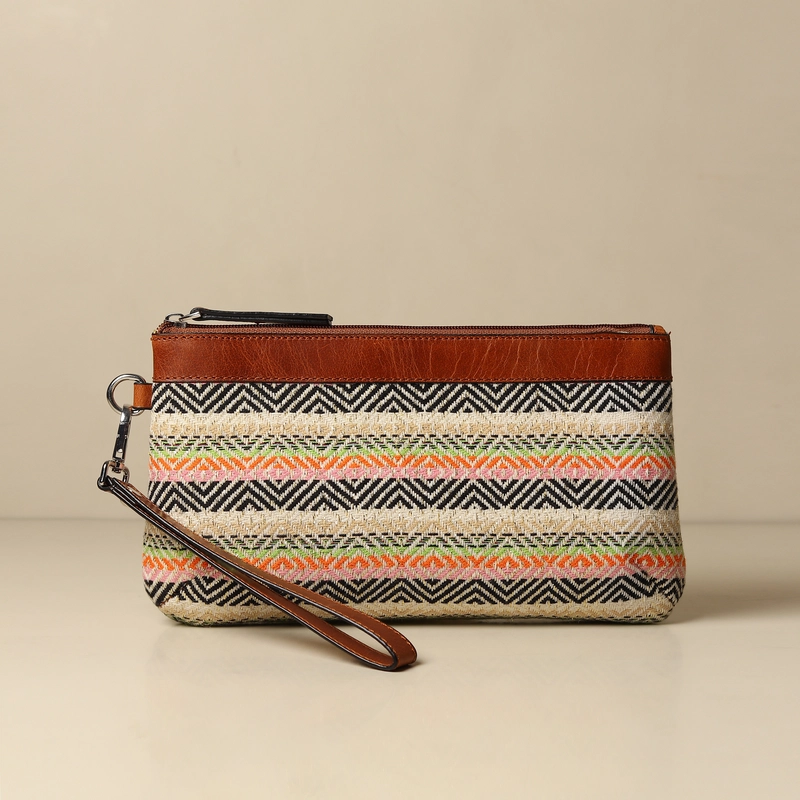WRISTLET CLUTCH TOSTADO